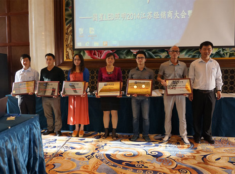 �C������