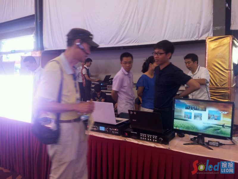 �\(li��n)LED�@ʾ���YԴ���ϕ���Ȫ��վ��